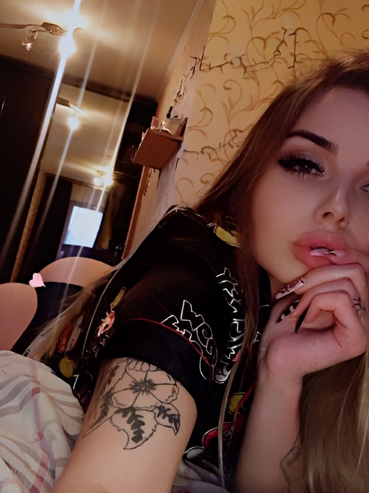 Юстина привлекательная девушка из Горно-алтайска цена от 3000 руб