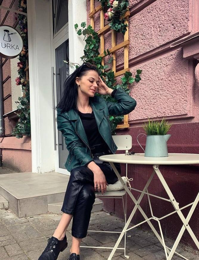 🎥 Ева привлекательная девушка из Горно-алтайска цена от 3000 руб